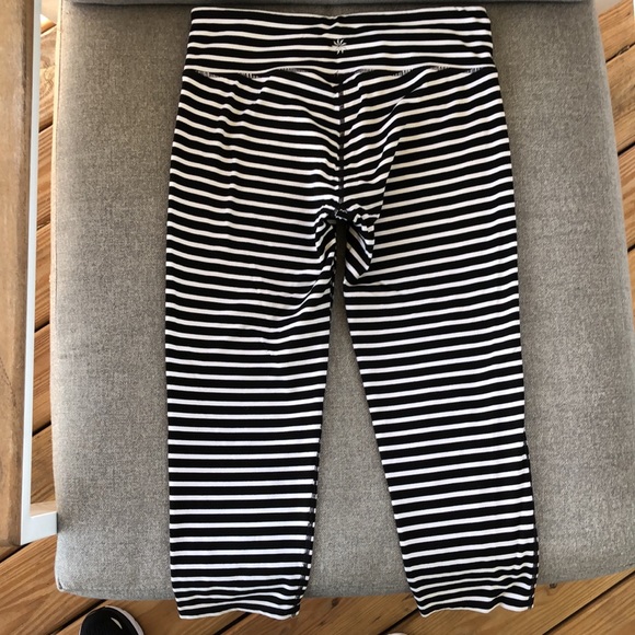 Like new! - ATHLETA Black/White Stripe Crop Leggings - Picture 1 of 6